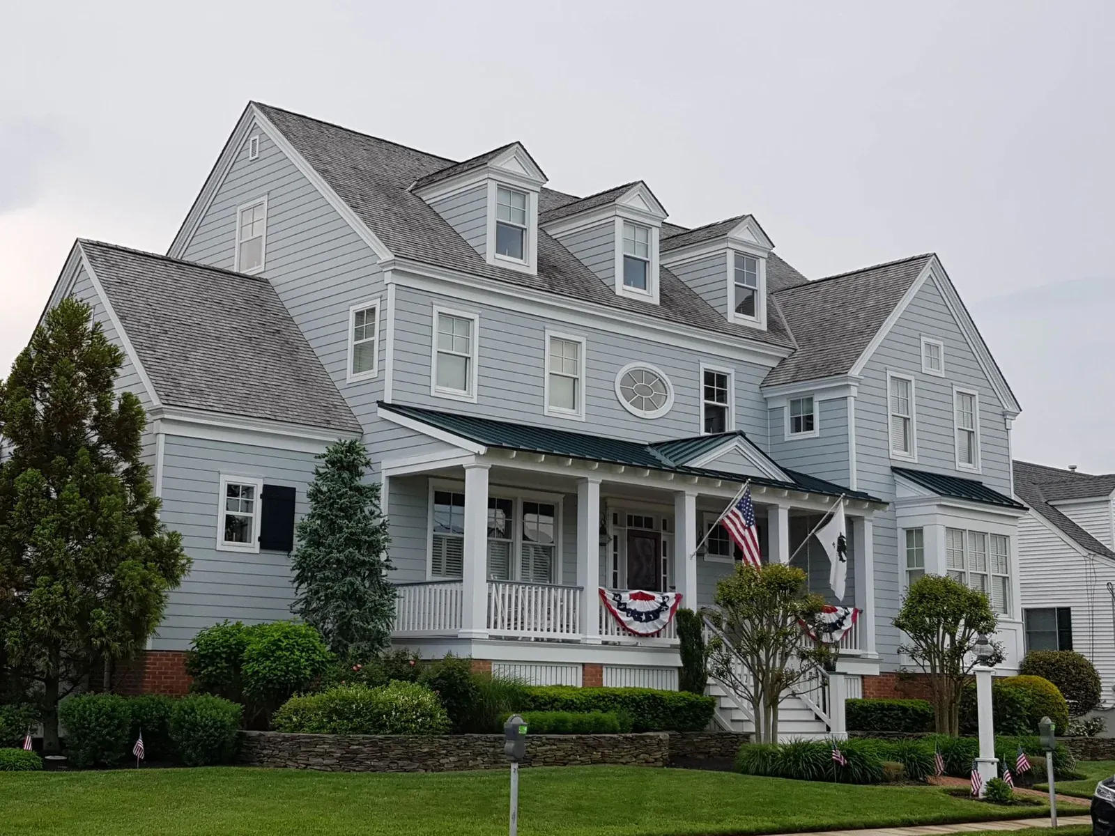 Movers carrying boxes into a home in Hawthorne, New Jersey